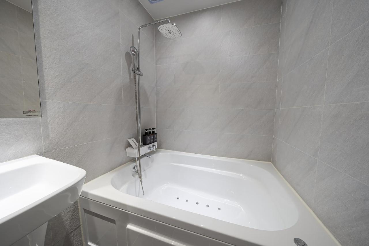 סוואן The Nox Hotel מראה חיצוני תמונה