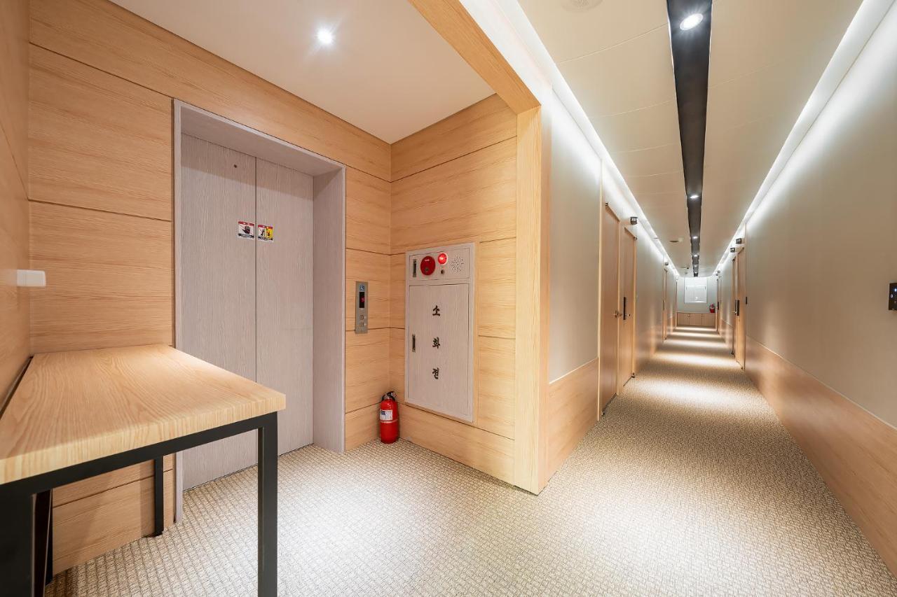 סוואן The Nox Hotel מראה חיצוני תמונה
